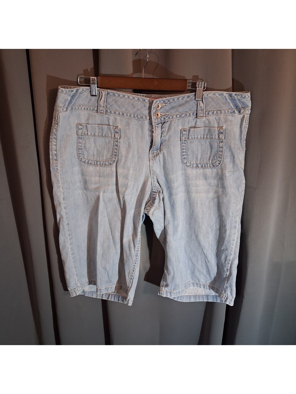 Torrid Denim Light Wash Cotton Denim Shorts Size 18 Waist 40"